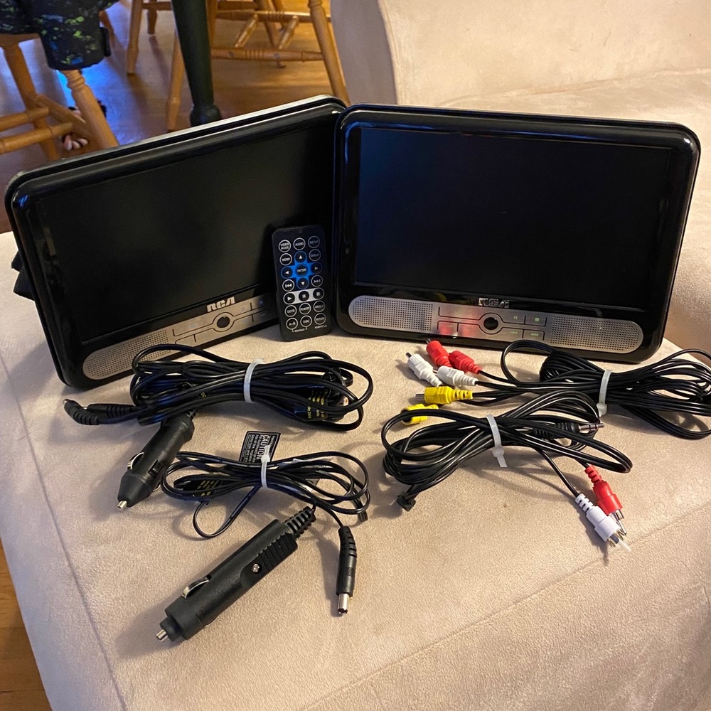 Twin Mobile DVD Players with 9” LCD Screens